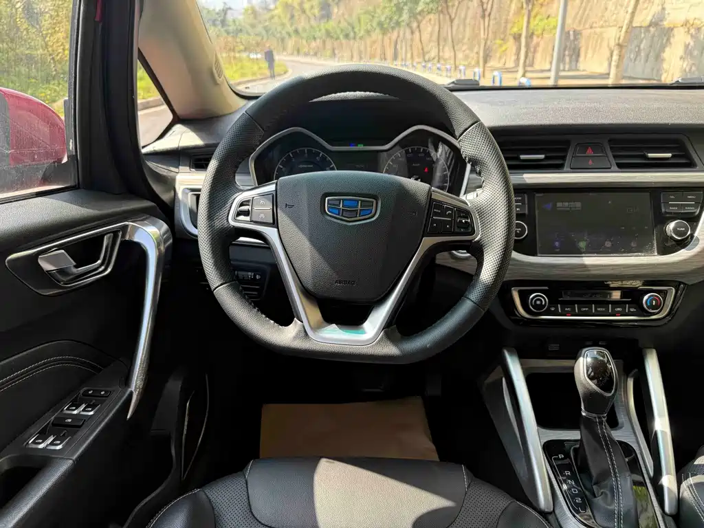 Geely Vision X3 — фото 6