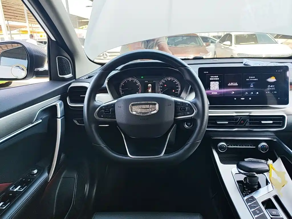 Geely Binyue — фото 11