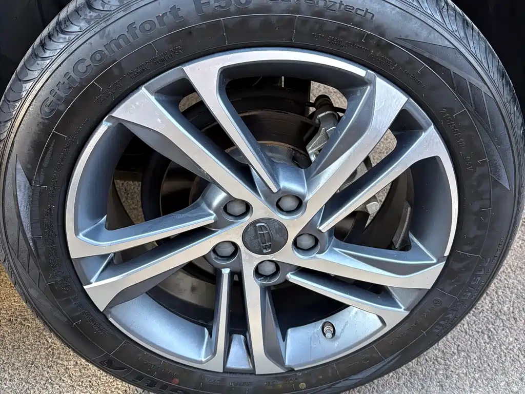 Geely Binyue — фото 18