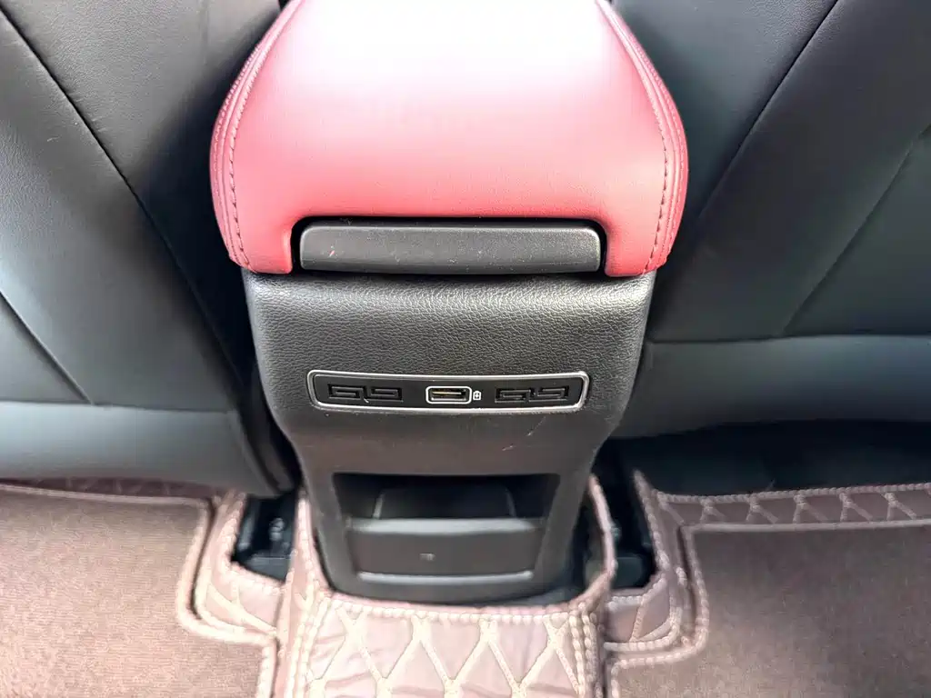 Geely Binyue — фото 11