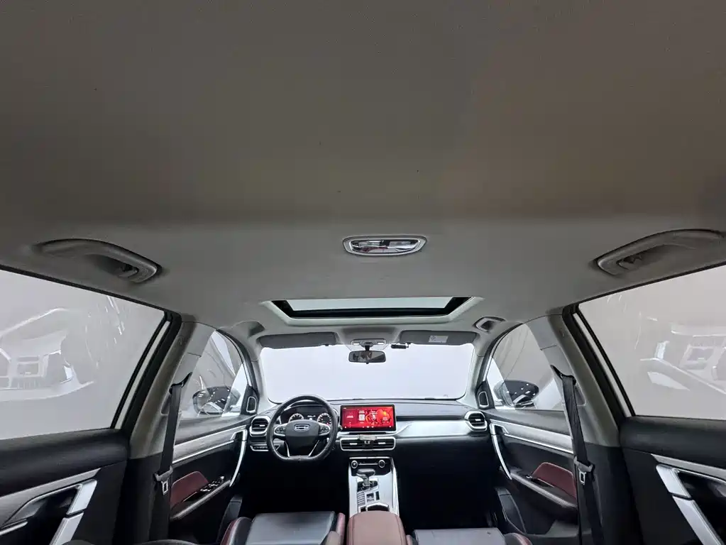 Geely Binyue — фото 9