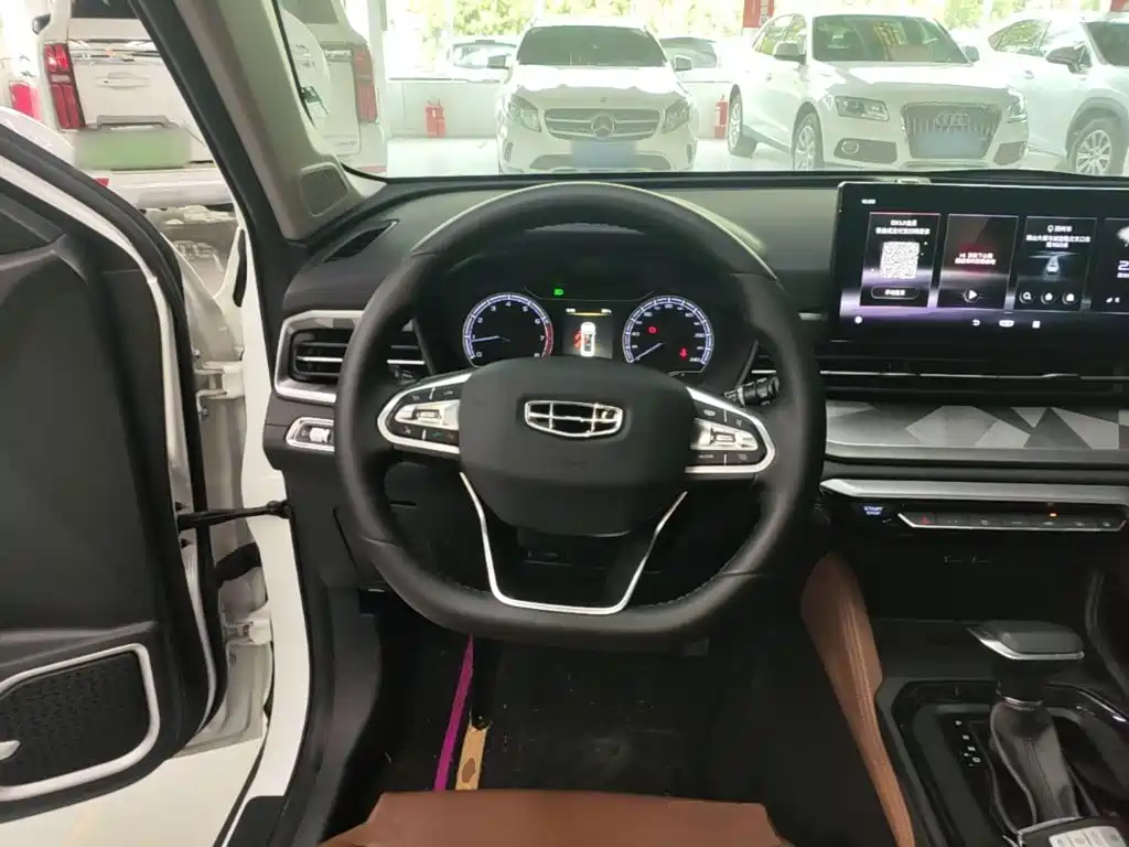 Geely Vision X6 — фото 11