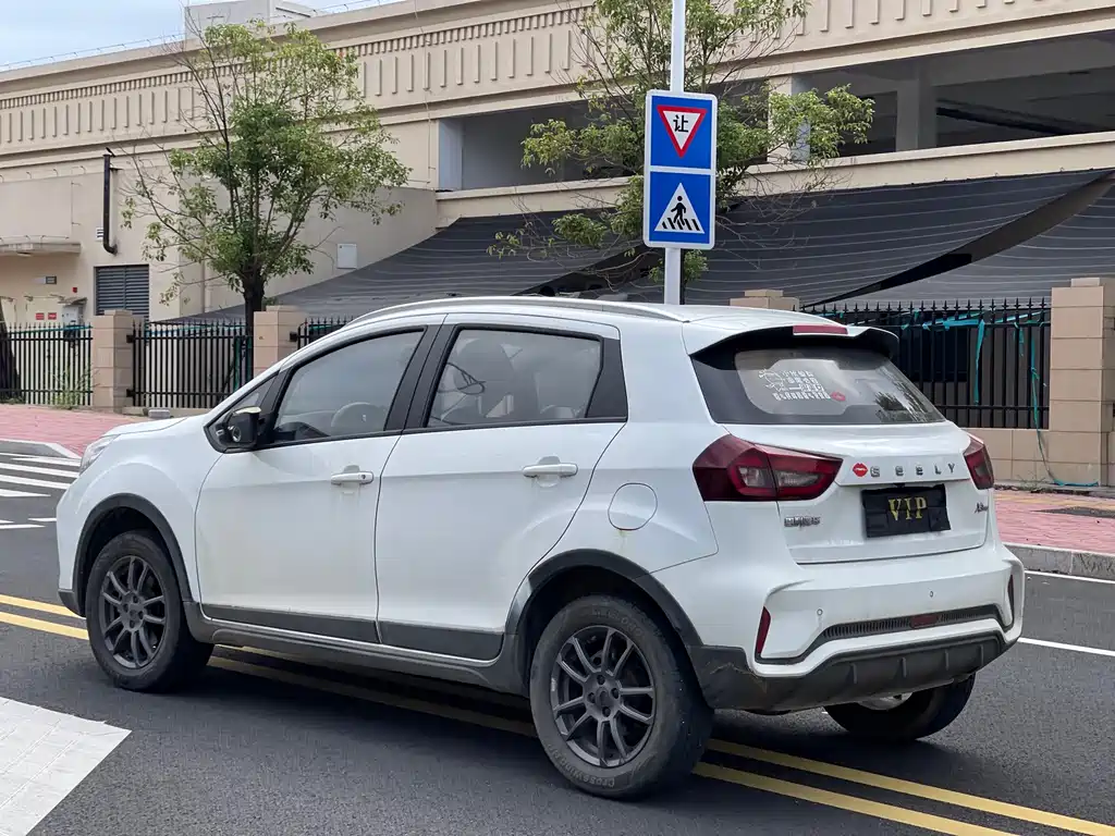 Geely Vision X3 — фото 7