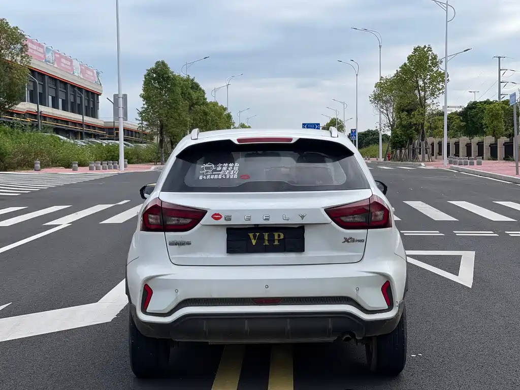 Geely Vision X3 — фото 8