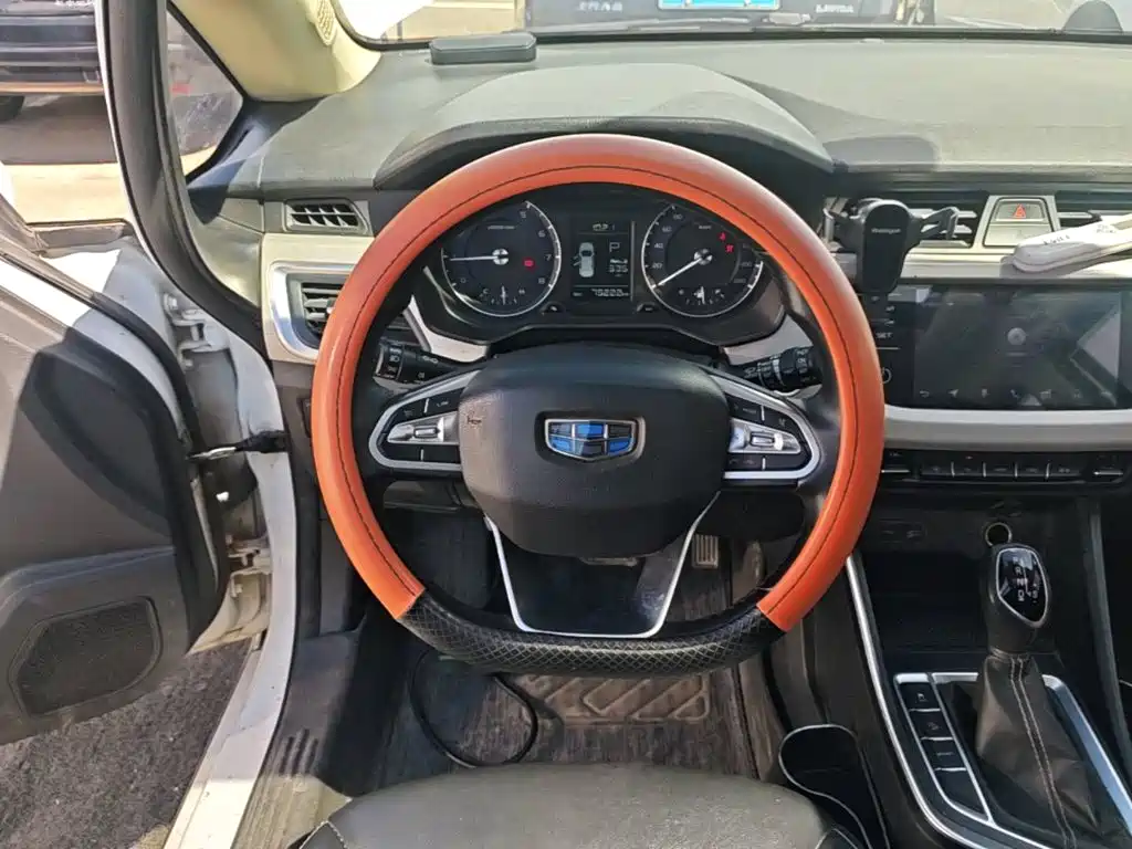 Geely Vision X3 — фото 11