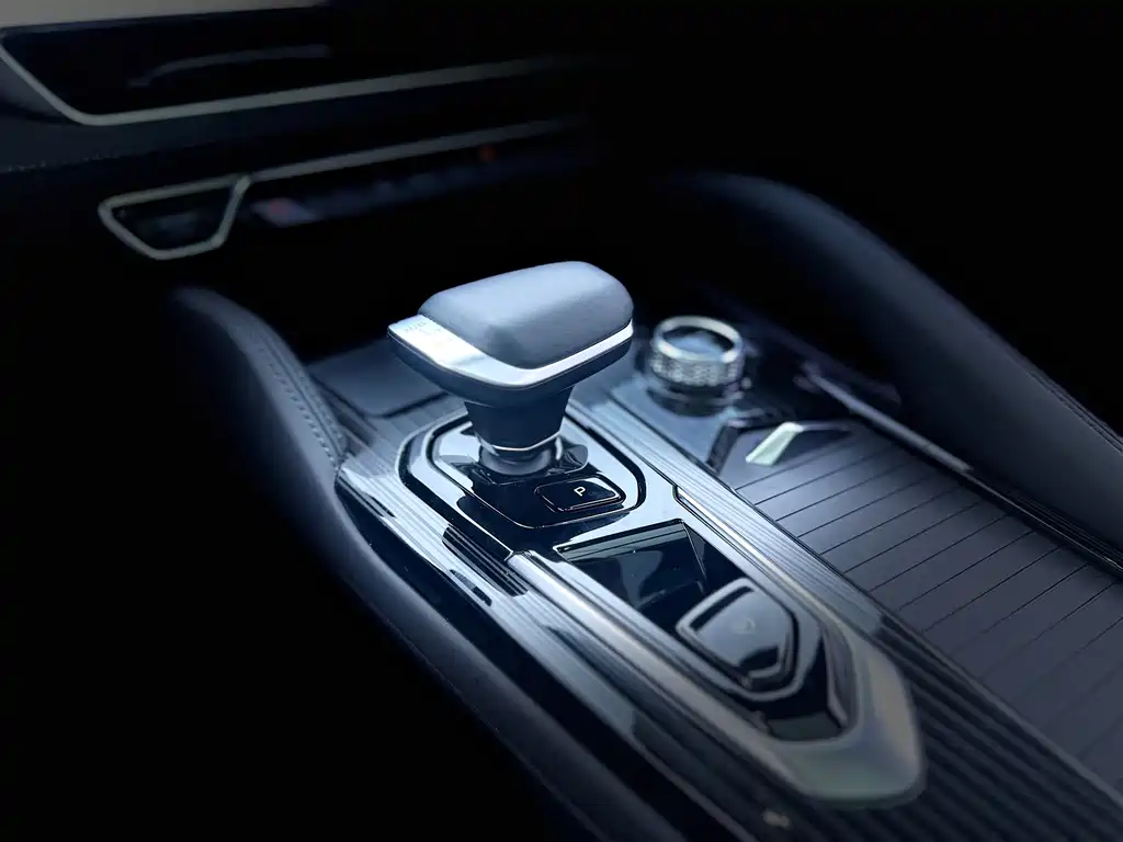 Geely Xingyue L — фото 19