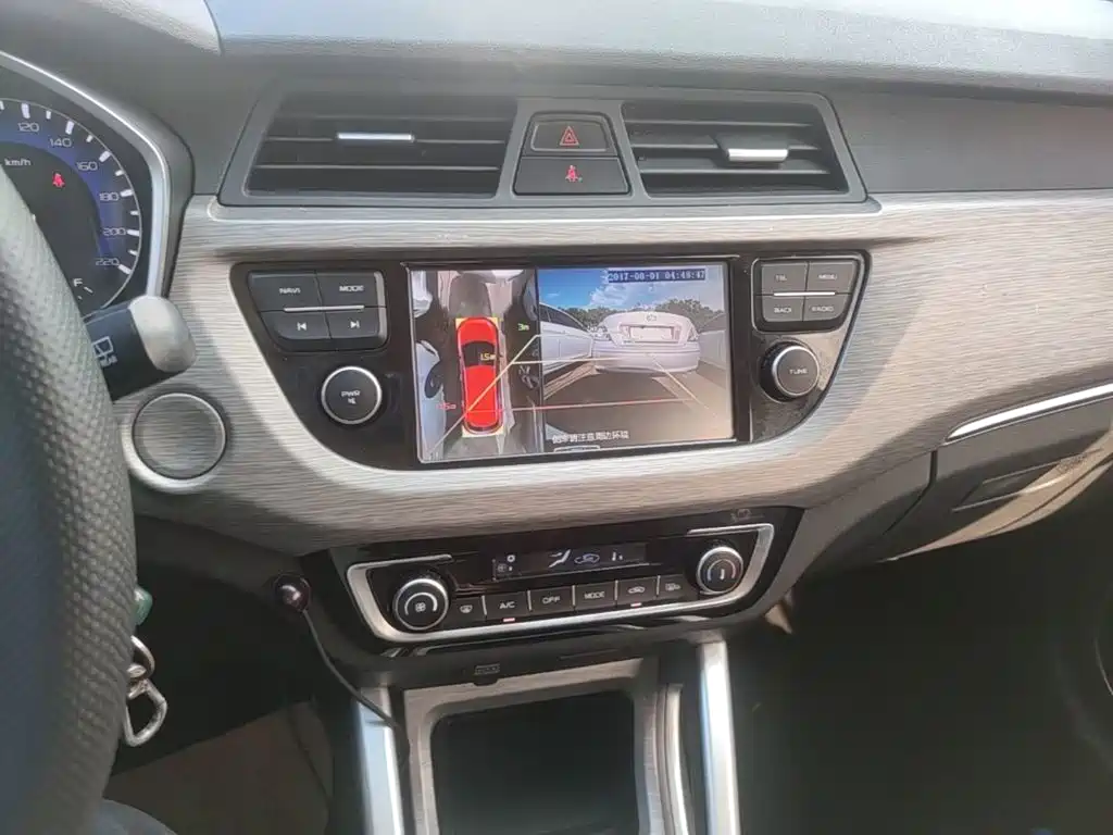 Geely Vision X3 — фото 13