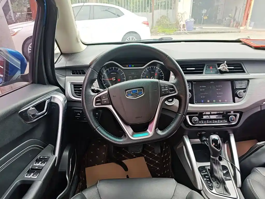 Geely Vision X3 — фото 7