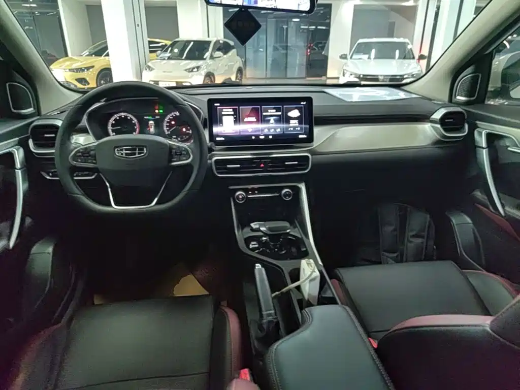 Geely Binyue — фото 10