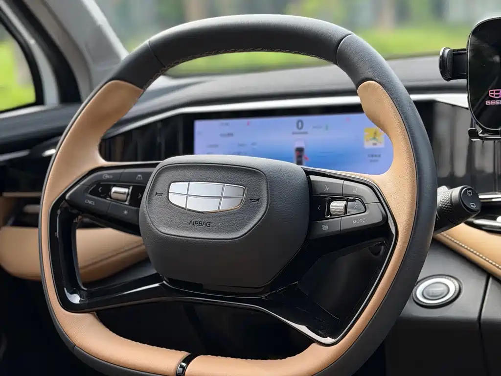 Geely Boyue L — фото 33