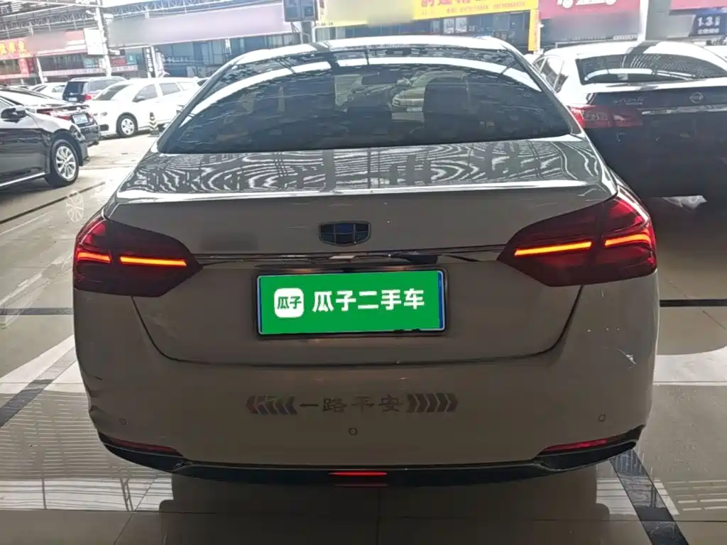 Geely Emgrand — фото 6
