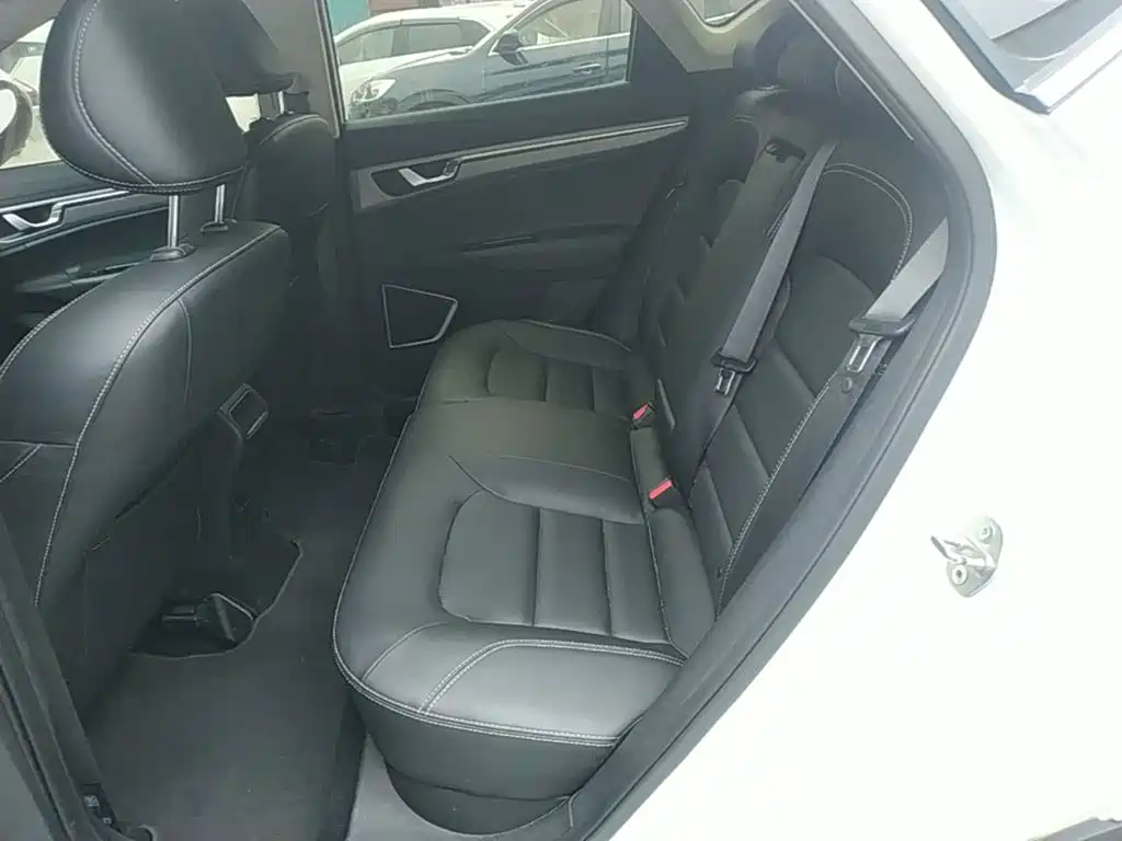 Geely Emgrand GS — фото 17