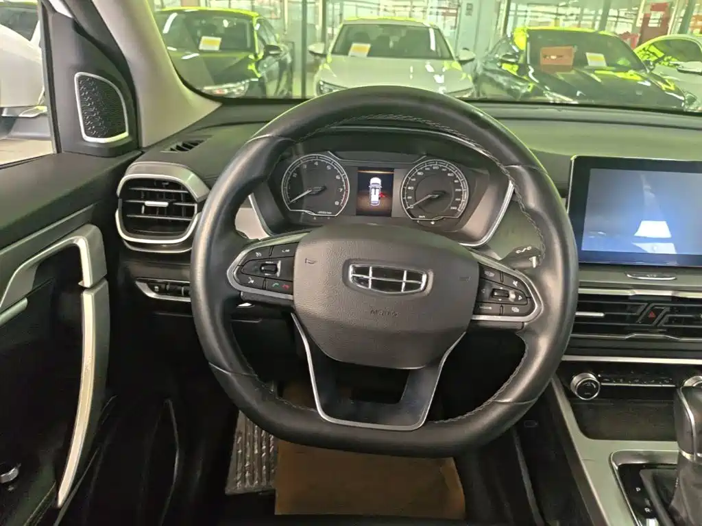 Geely Binyue — фото 11
