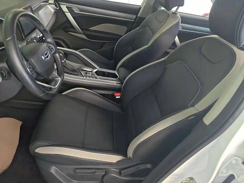 Geely Binyue — фото 15