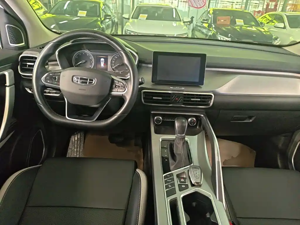 Geely Binyue — фото 10