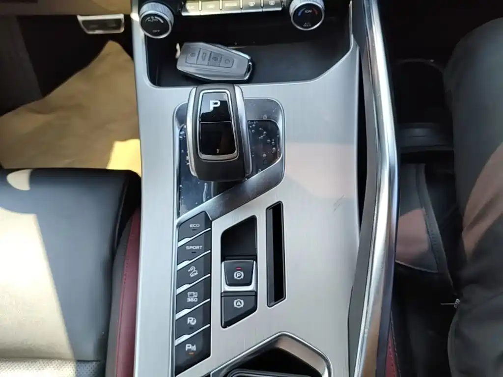Geely Binyue — фото 14