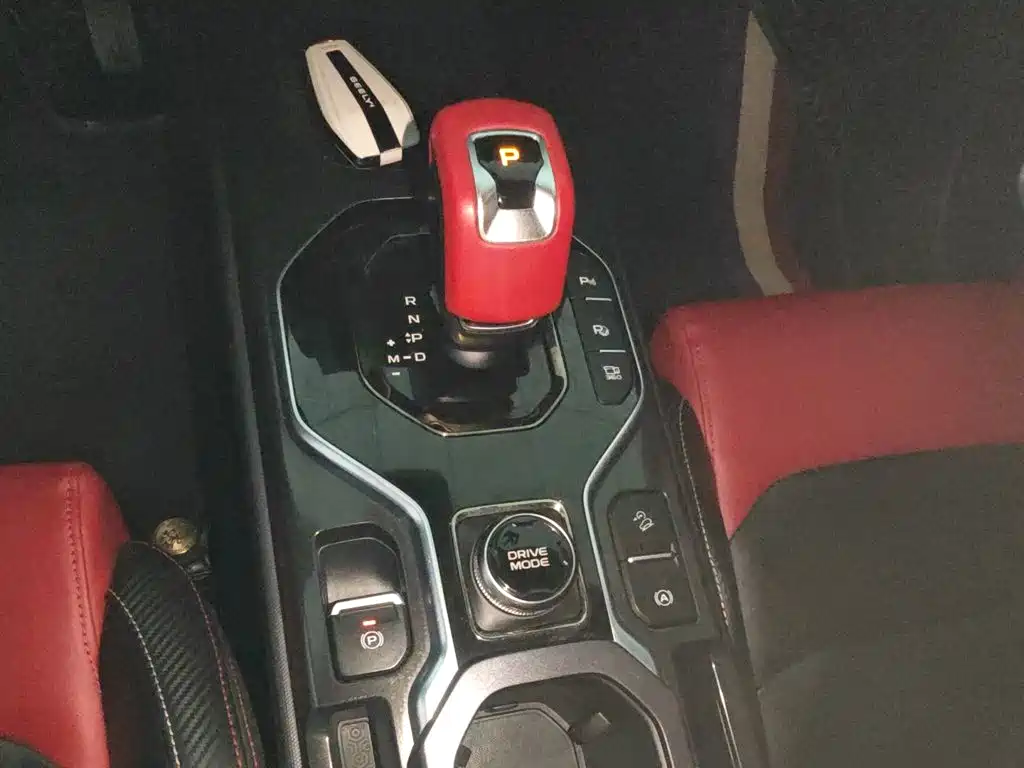 Geely Icon — фото 15
