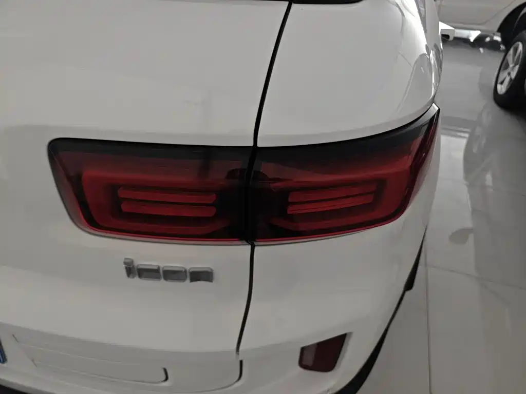 Geely Icon — фото 23