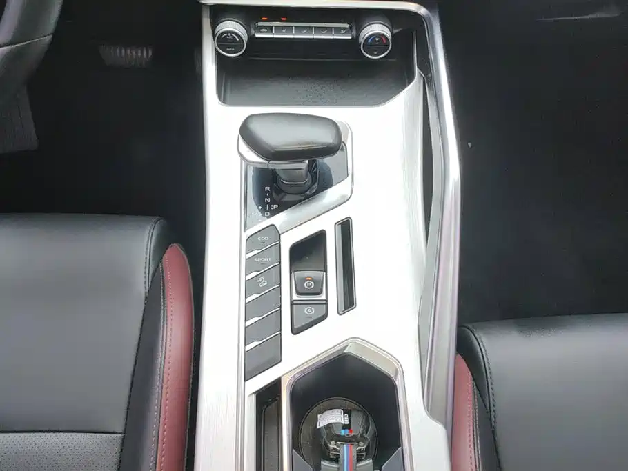 Geely Binyue — фото 16