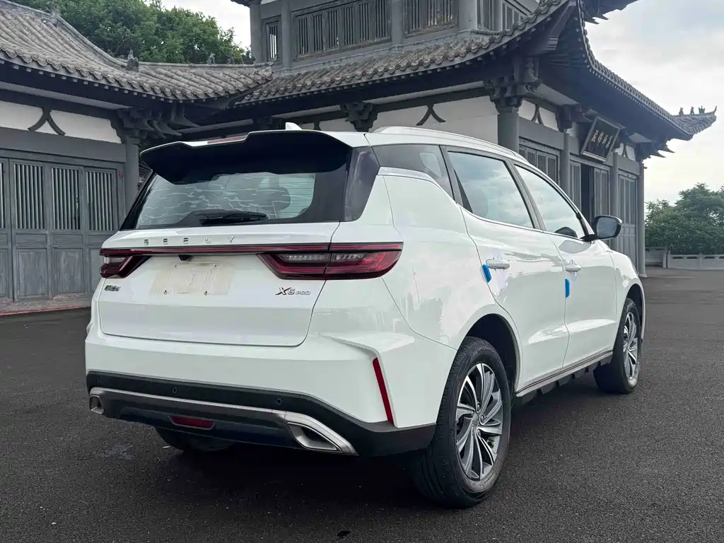 Geely Vision X6 — фото 6
