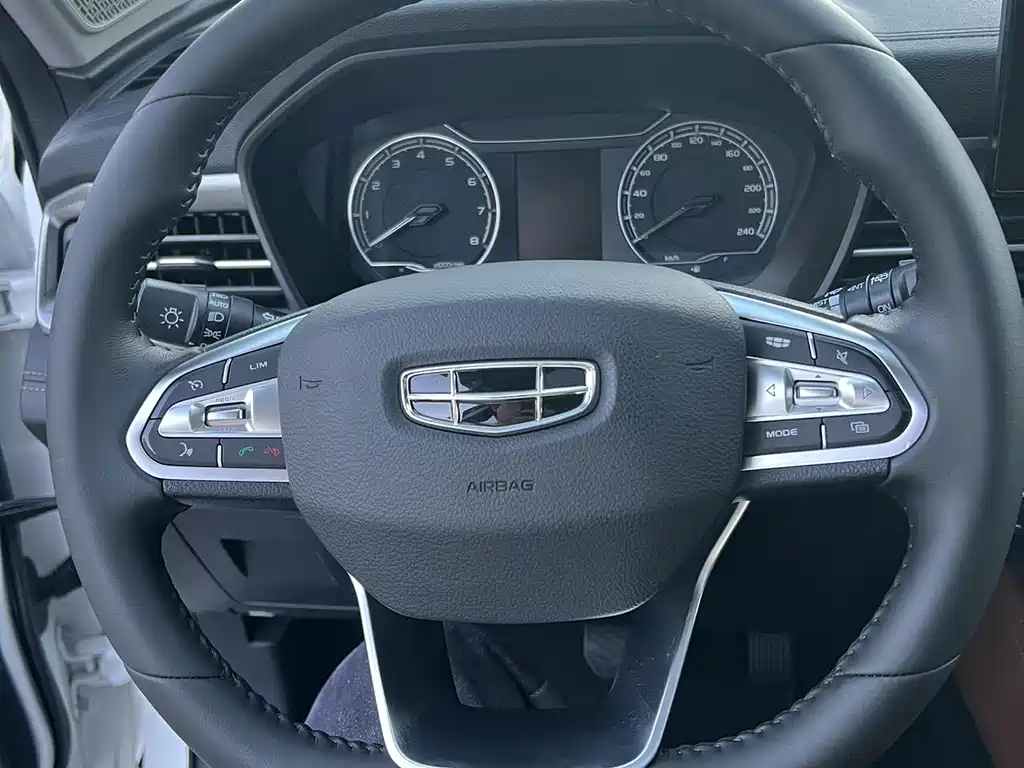 Geely Vision X6 — фото 15