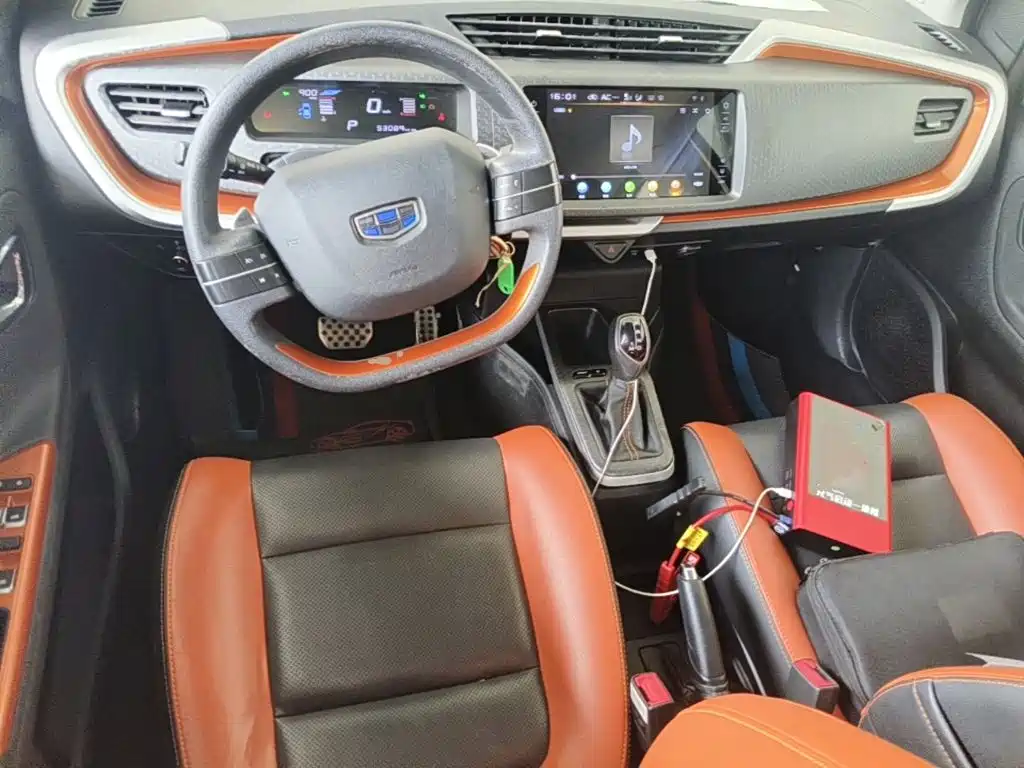 Geely Vision X1 — фото 14