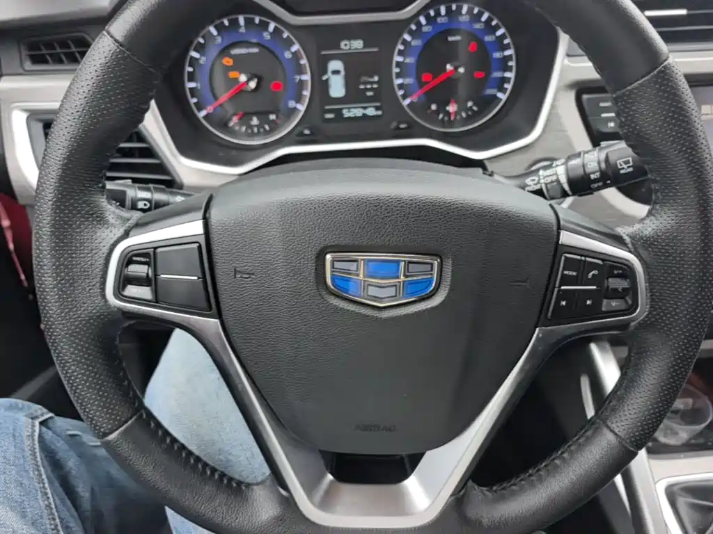 Geely Vision X3 — фото 11
