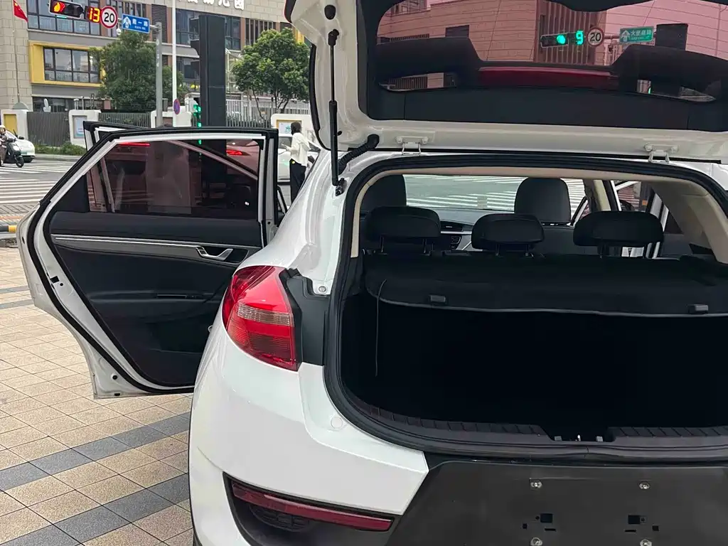Geely Emgrand GS — фото 14