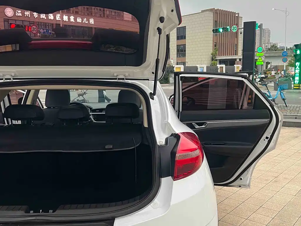 Geely Emgrand GS — фото 15
