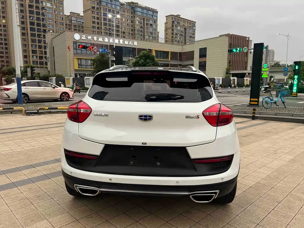 Geely Emgrand GS — фото 17