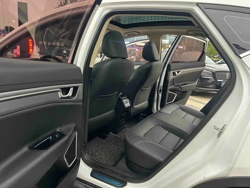 Geely Emgrand GS — фото 10