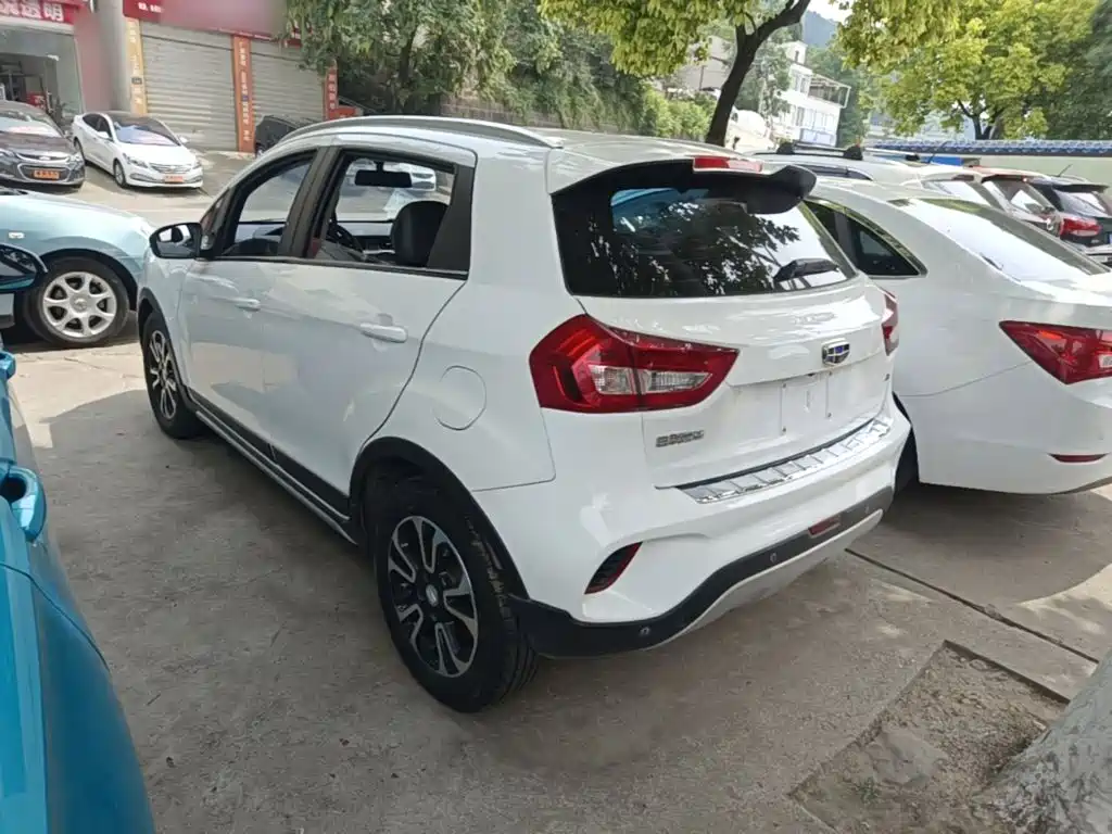 Geely Vision X3 — фото 23