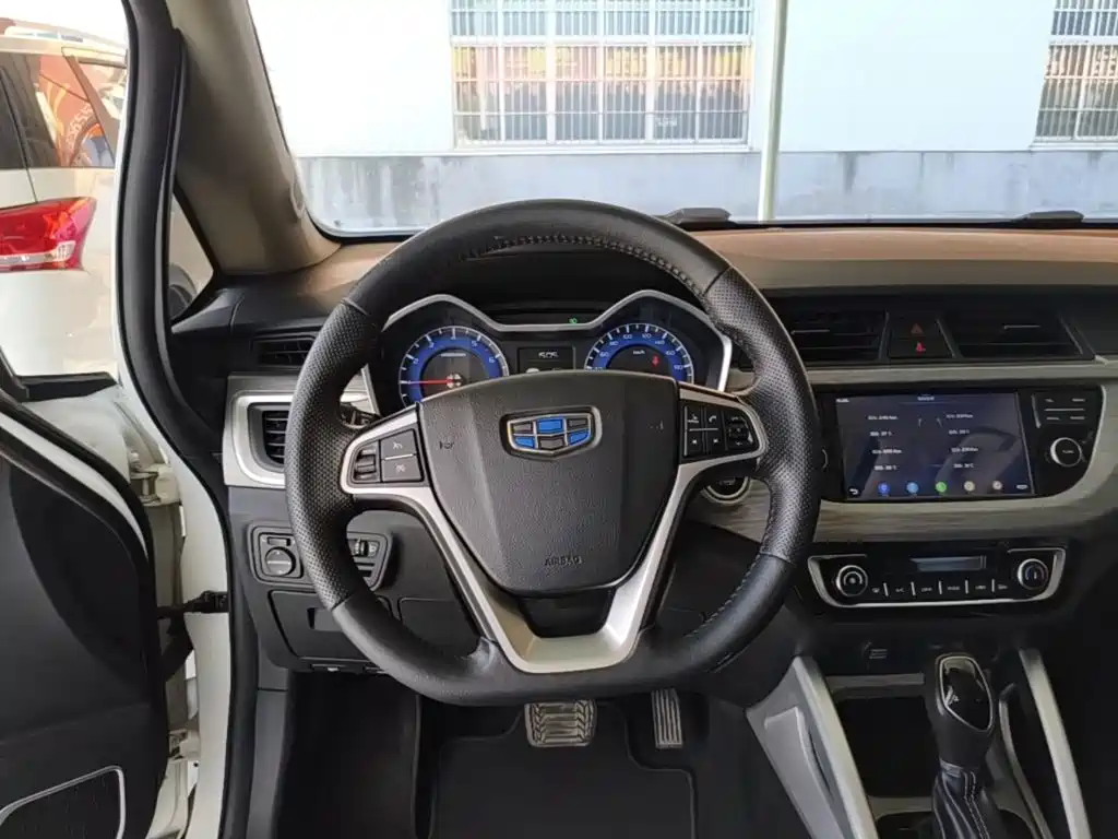 Geely Vision X3 — фото 11