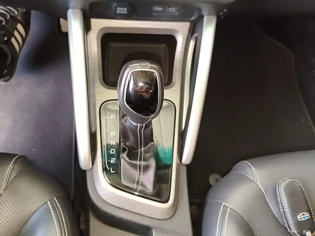 Geely Vision X3 — фото 14