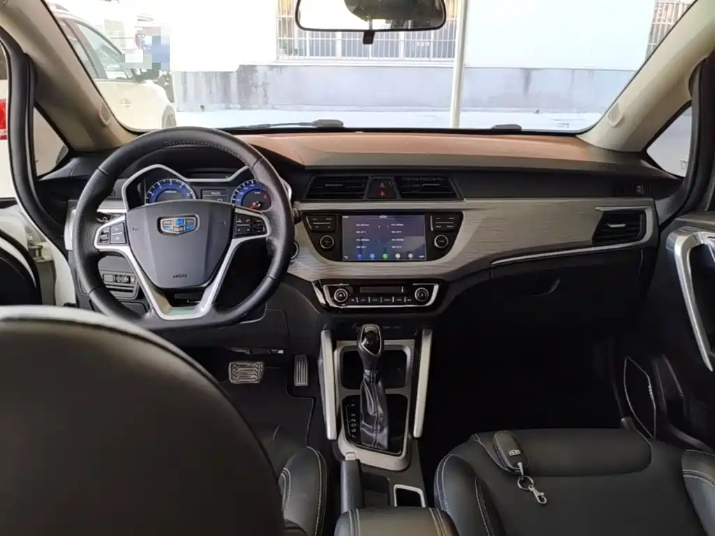 Geely Vision X3 — фото 10