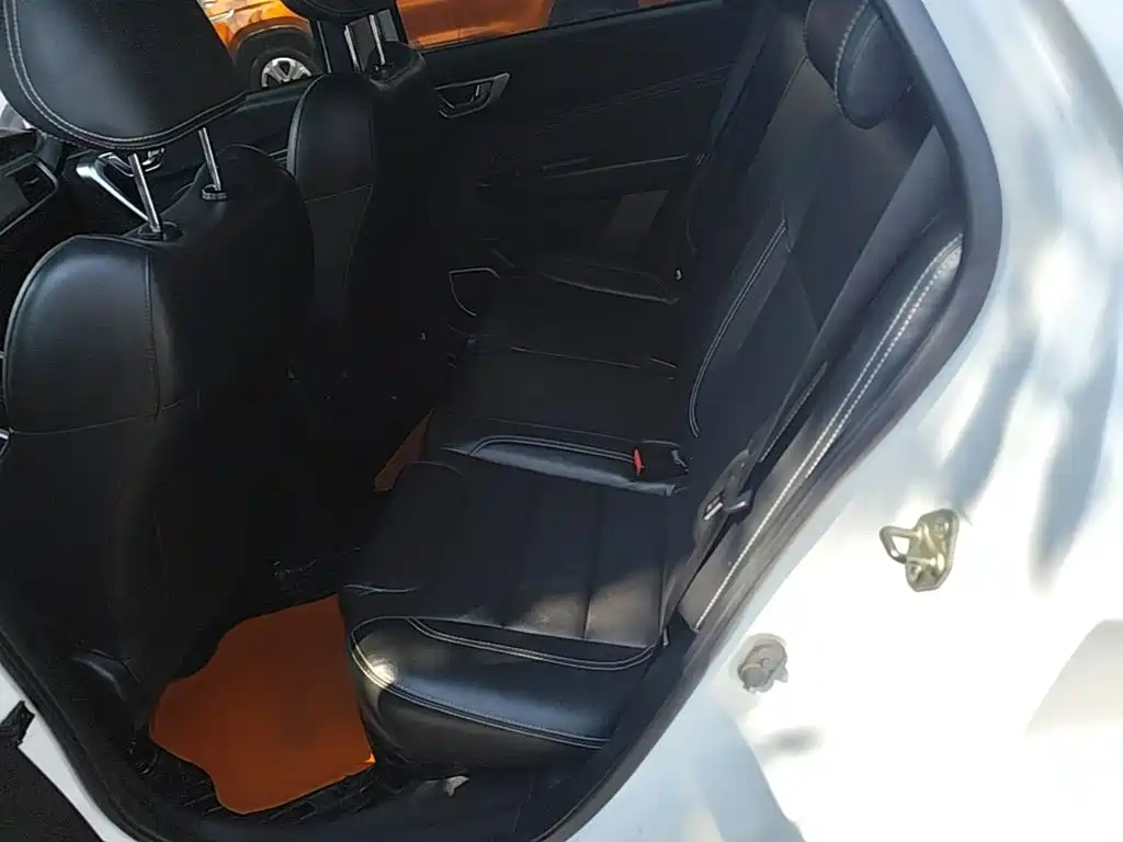 Geely Vision X3 — фото 17