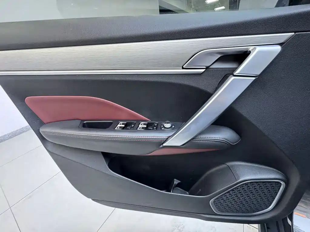 Geely Binyue — фото 17
