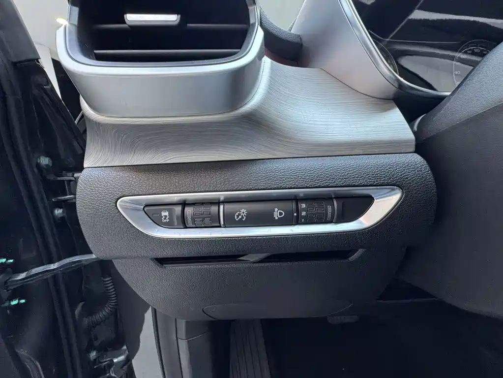 Geely Binyue — фото 18