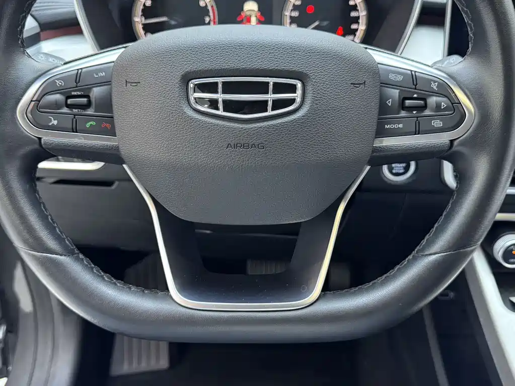 Geely Binyue — фото 19