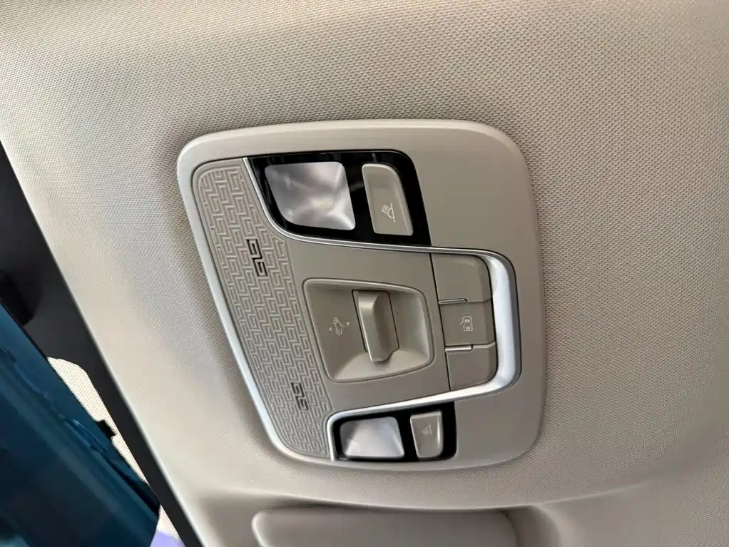 Geely Binyue — фото 14