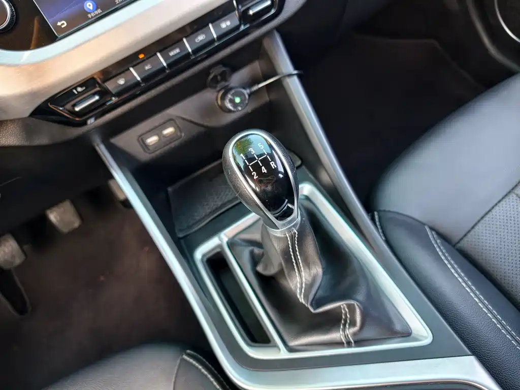 Geely Vision X3 — фото 18