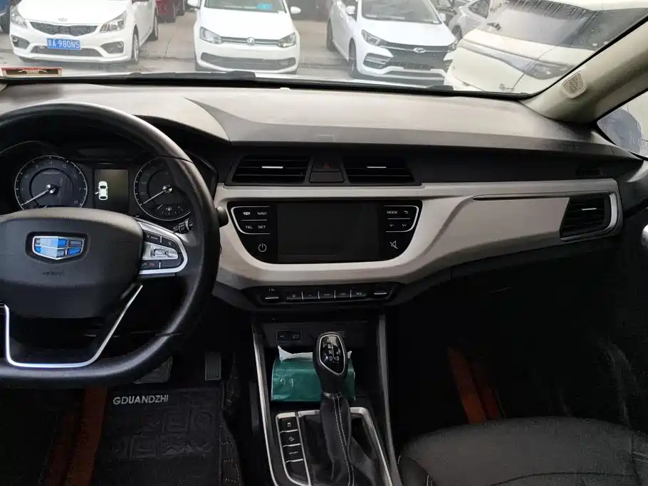 Geely Vision X3 — фото 13