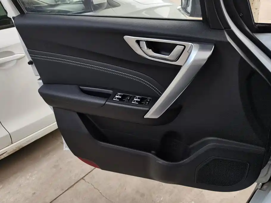 Geely Vision X3 — фото 7
