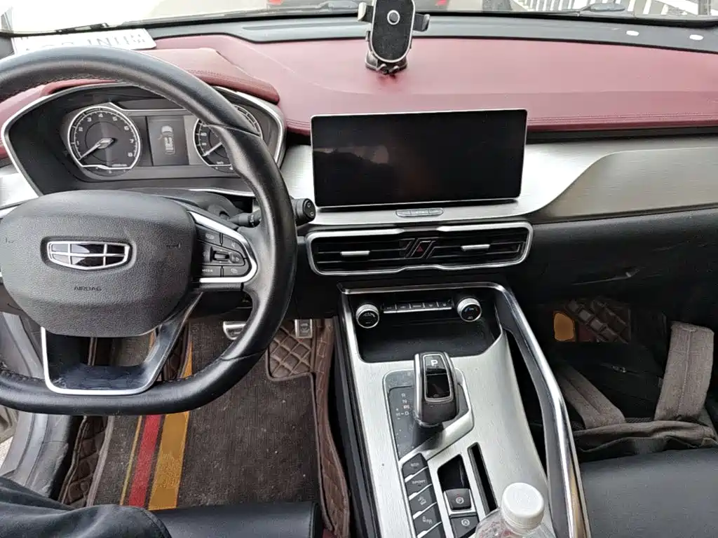 Geely Binyue — фото 10