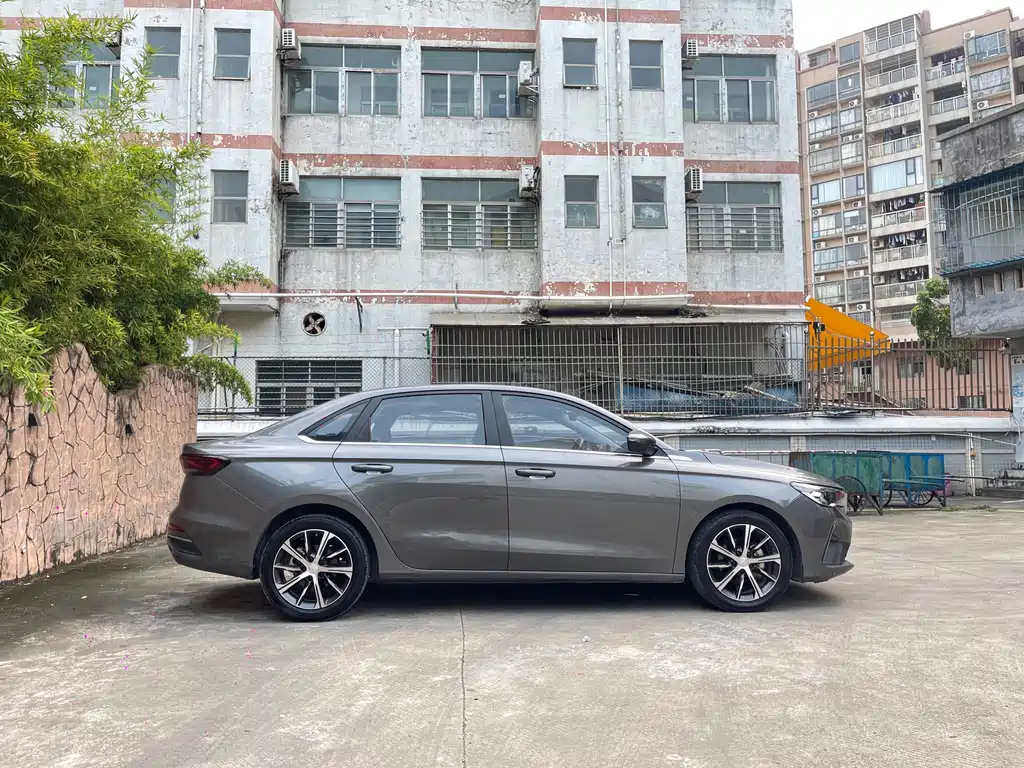 Geely Emgrand — фото 10