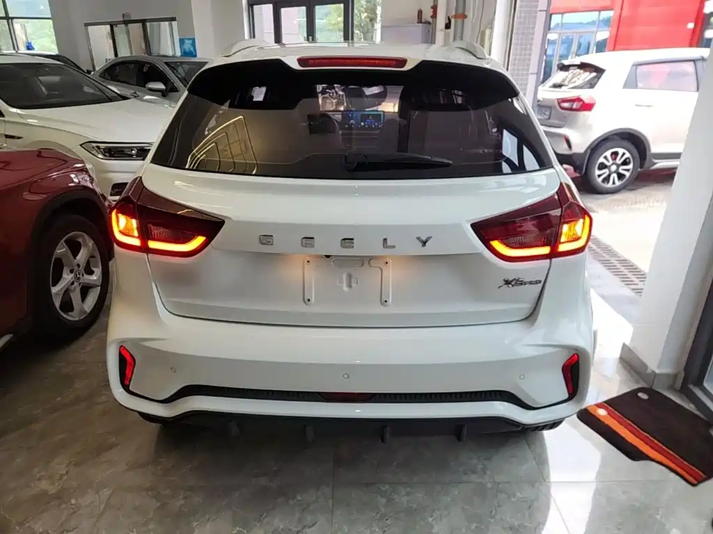 Geely Vision X3 — фото 6