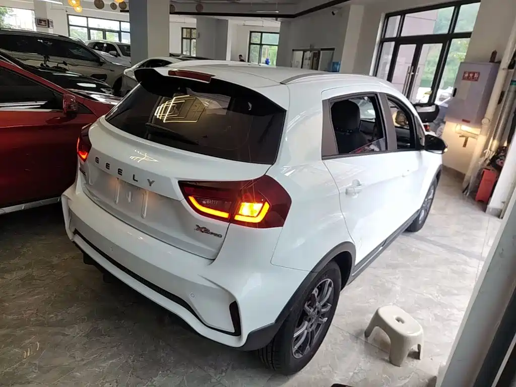 Geely Vision X3 — фото 7