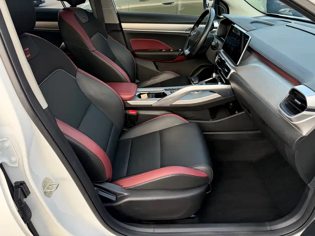 Geely Binyue — фото 15