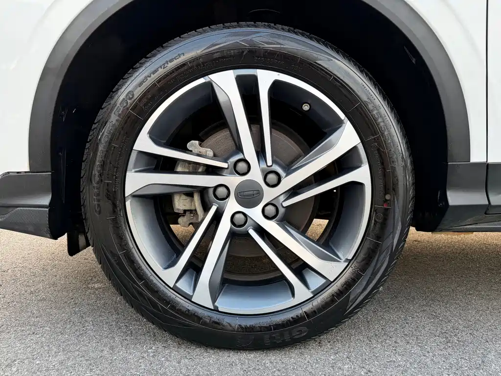 Geely Binyue — фото 25