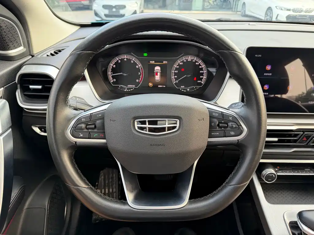 Geely Binyue — фото 10